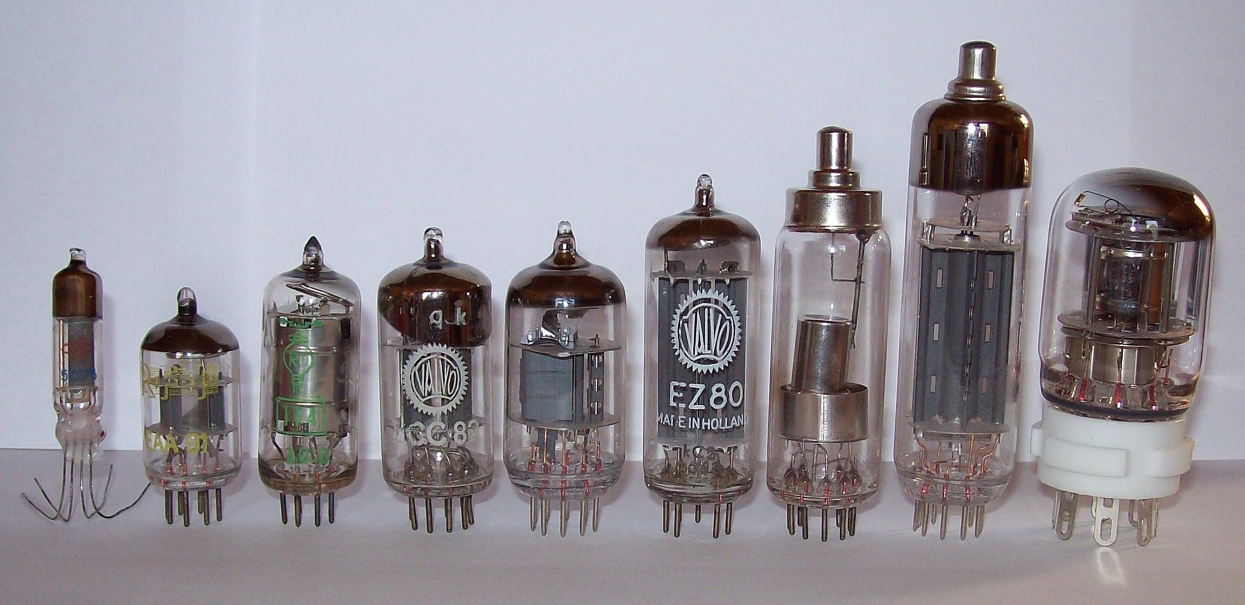 Picture of multiple vacuum tubes
